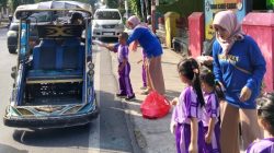 Didik Anak Gemar bersedekah, TK Pertiwi Polewali berbagi di Jumat berkah