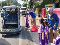 Didik Anak Gemar bersedekah, TK Pertiwi Polewali berbagi di Jumat berkah