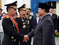 Presiden Prabowo Subianto Anugerahkan Tanda Kehormatan kepada Jenderal Listyo Sigit dan Komjen Dedi